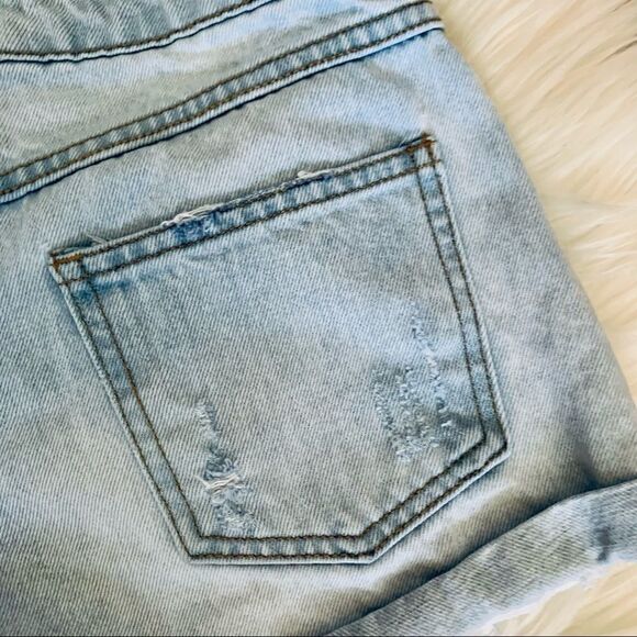 Forever 21 Light Wash Blue Denim Distressed Shorts Size 24 - Picture 6 of 11